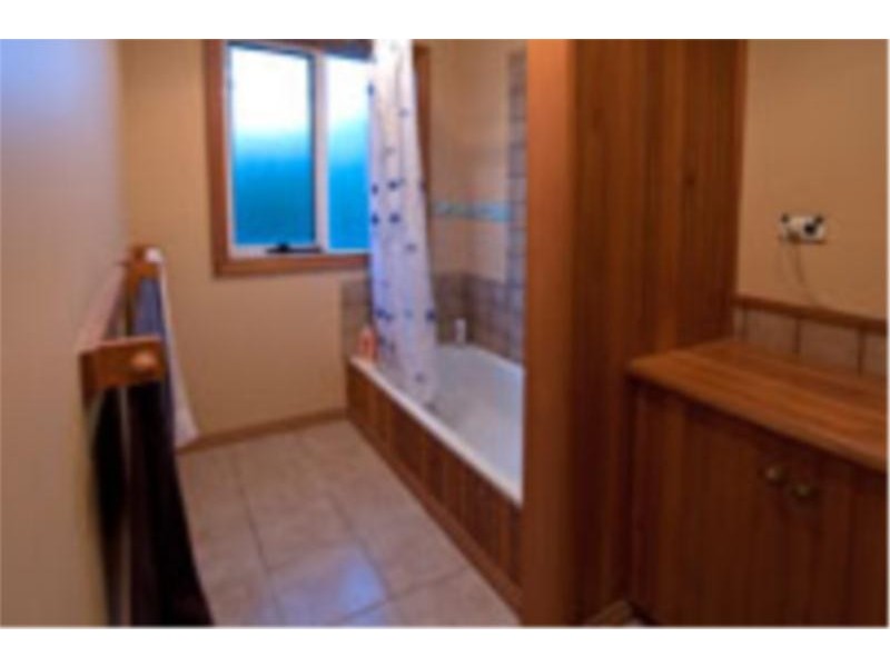 8 Cray Court, Binalong Bay TAS 7216