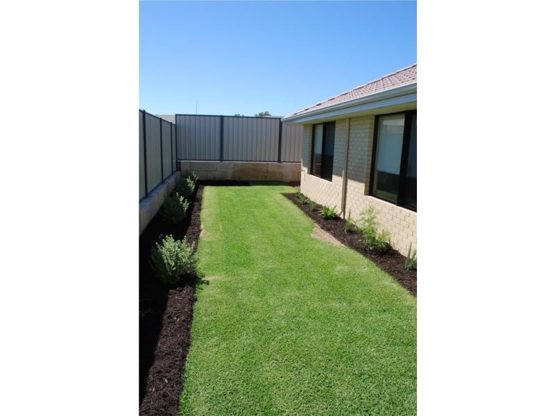 28 Scottsdale Turn, Meadow Springs WA 6210