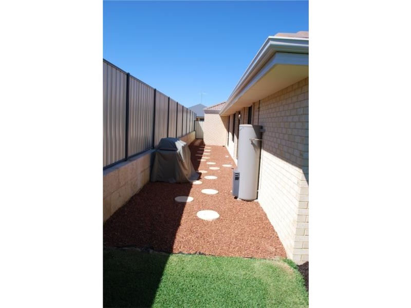 28 Scottsdale Turn, Meadow Springs WA 6210