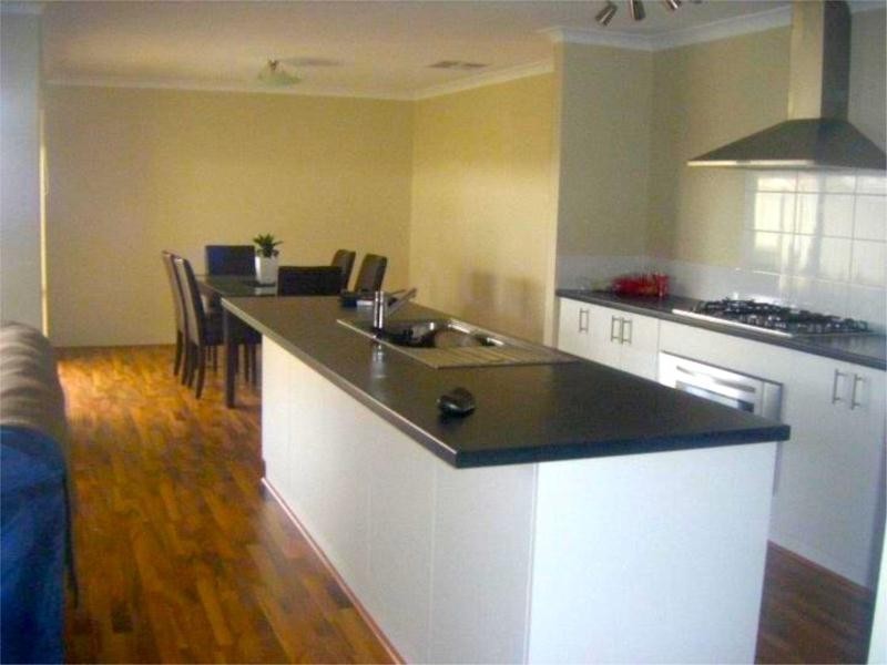 28 Scottsdale Turn, Meadow Springs WA 6210