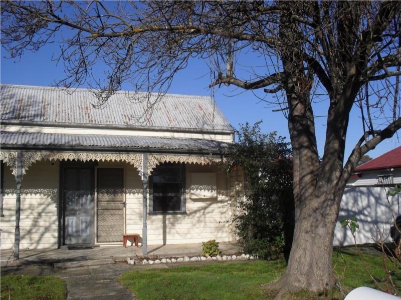 19 Warburton Street, Beaufort VIC 3373