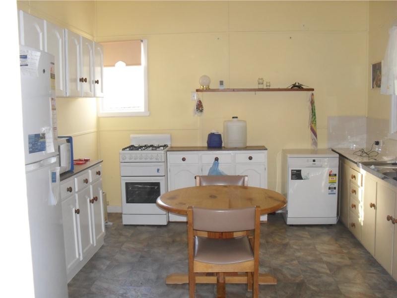 19 Warburton Street, Beaufort VIC 3373