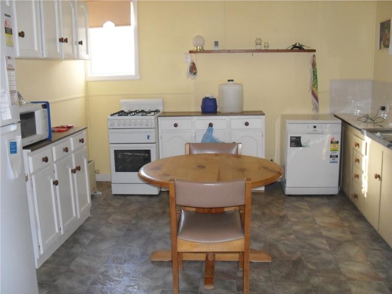 19 Warburton Street, Beaufort VIC 3373