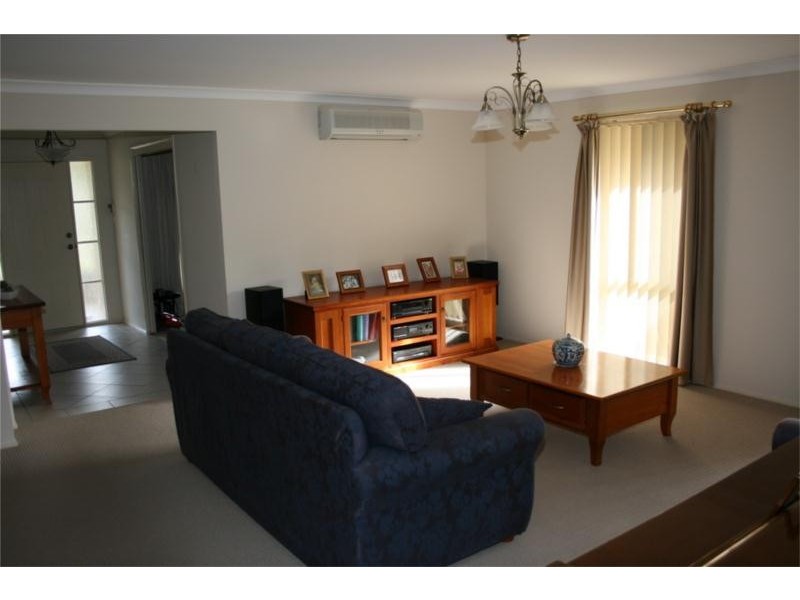 12 Canada Crescent, Cameron Park NSW 2285