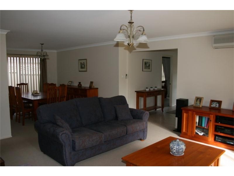 12 Canada Crescent, Cameron Park NSW 2285