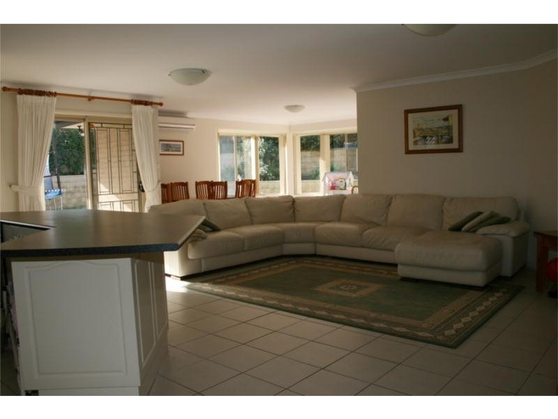 12 Canada Crescent, Cameron Park NSW 2285