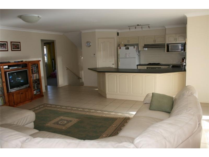 12 Canada Crescent, Cameron Park NSW 2285