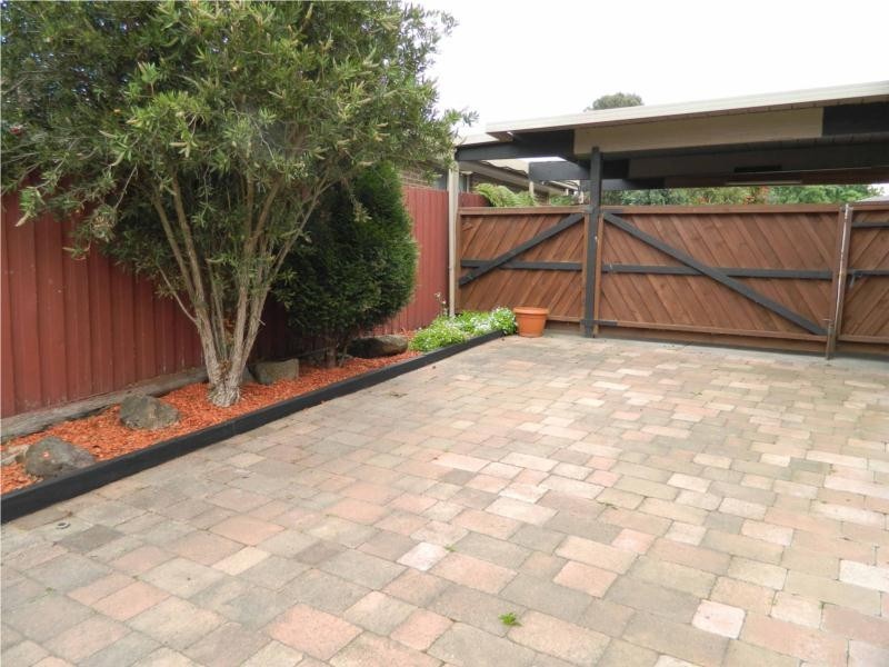 8 Jackson Street, South Morang VIC 3752