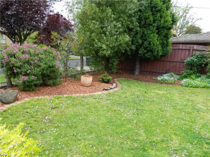 8 Jackson Street, South Morang VIC 3752