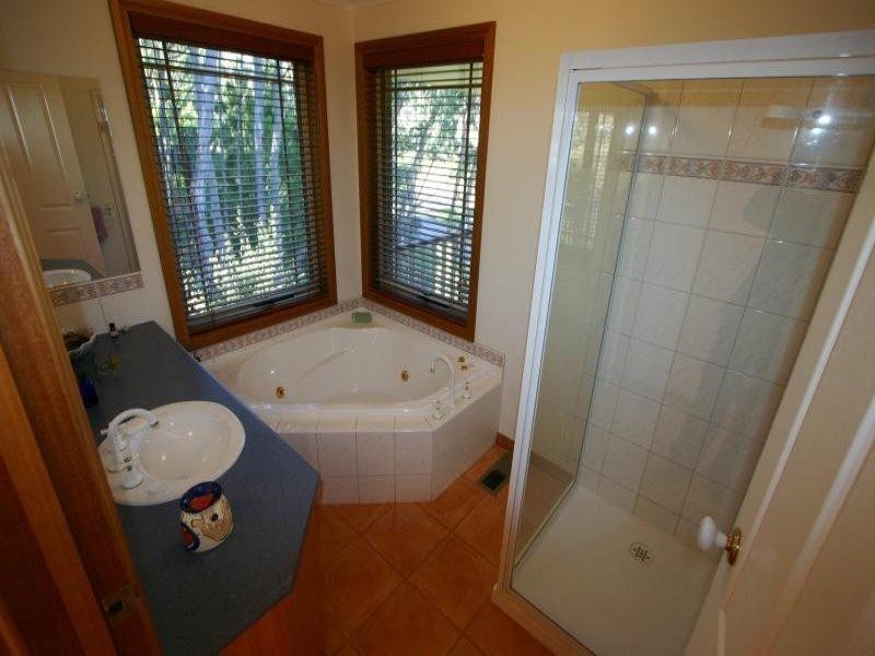 4 Pindari Drive, Mount Clear, Mount Clear VIC 3350