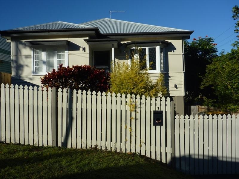 1 Henderson Street, Camp Hill QLD 4152