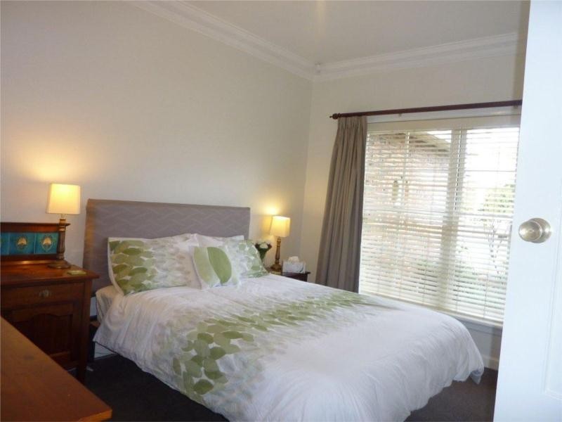 43 Cairnes Crescent, Malvern East VIC 3145