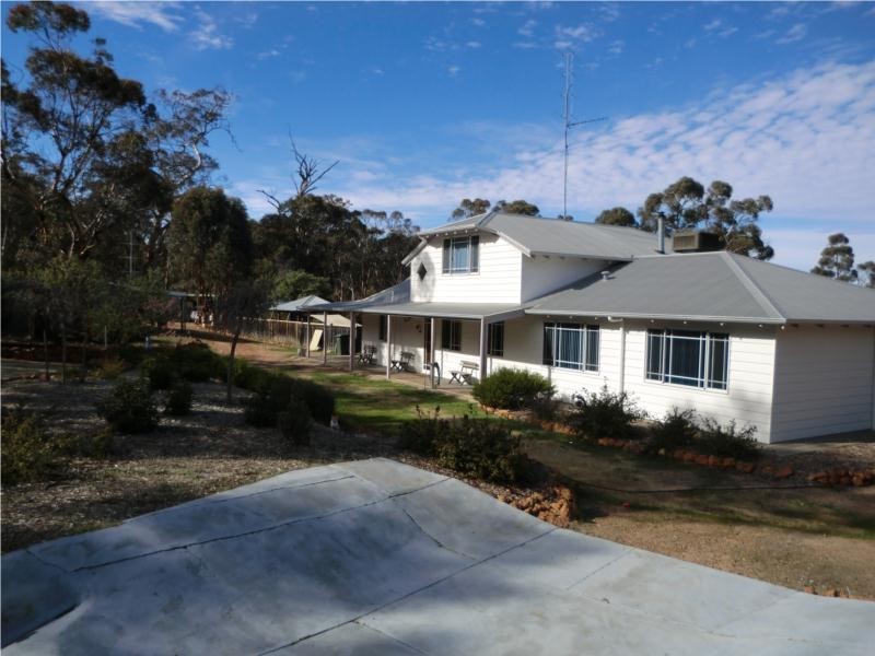 196 Tamma Road, Bakers Hill WA 6562