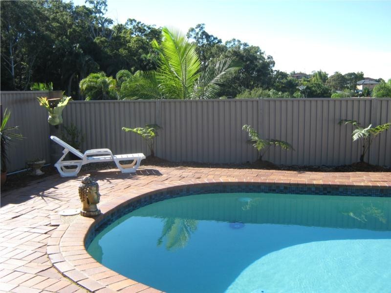 12 Mataranka Drive, Worongary QLD 4213