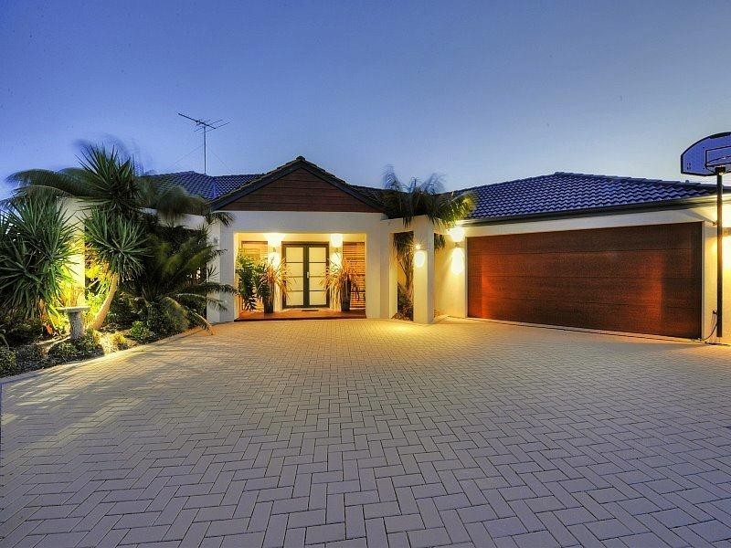 19 Armstrong Street, Halls Head WA 6210