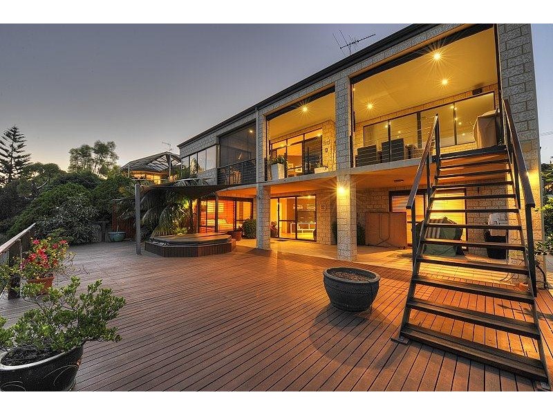 19 Armstrong Street, Halls Head WA 6210