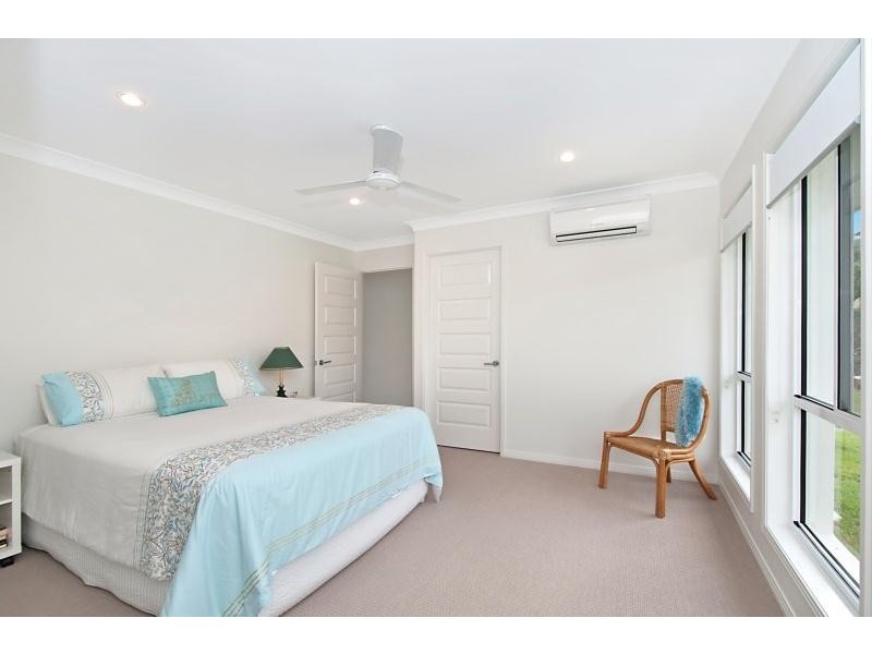 8 Barrington Street, Upper Coomera QLD 4209