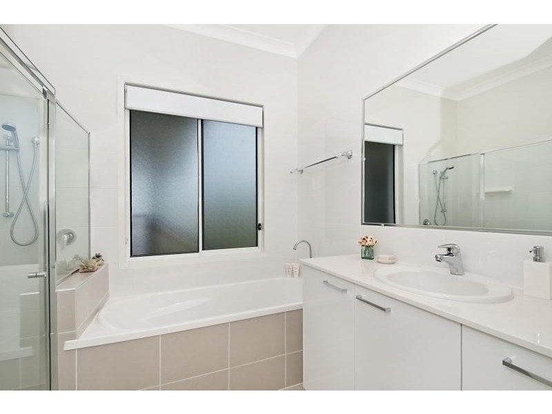 8 Barrington Street, Upper Coomera QLD 4209