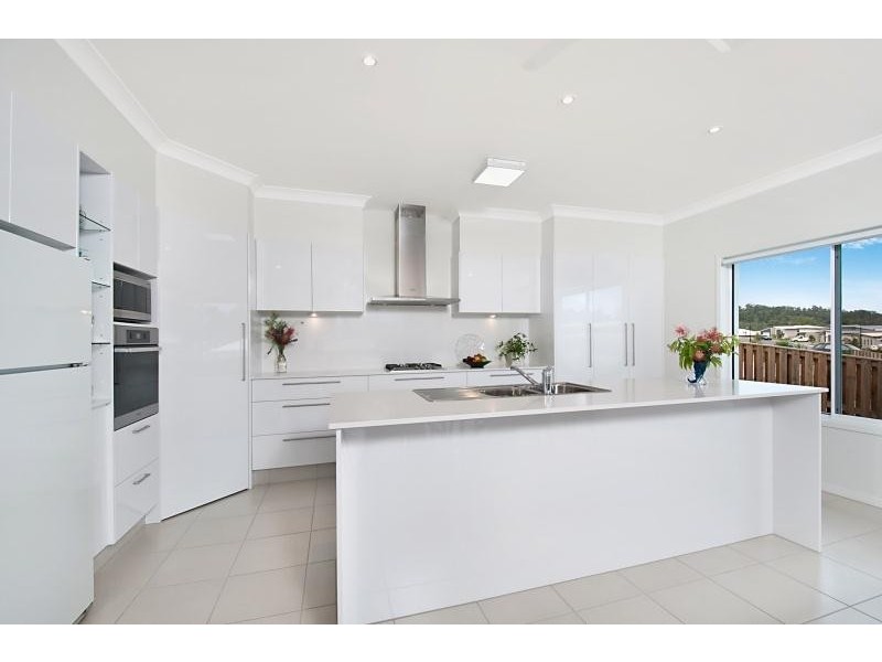 8 Barrington Street, Upper Coomera QLD 4209