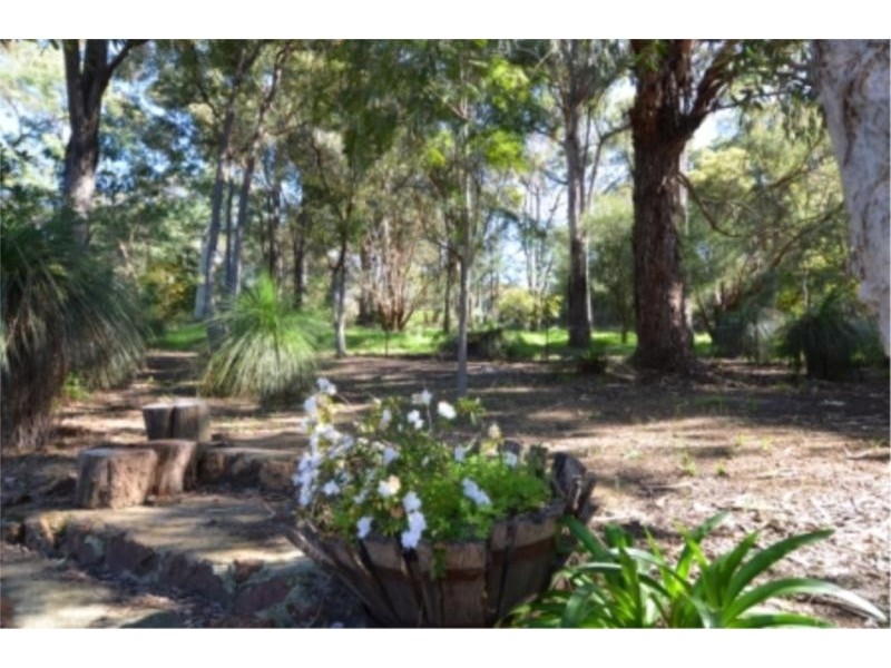 30 Lawnbrook Rd, Bickley WA 6076