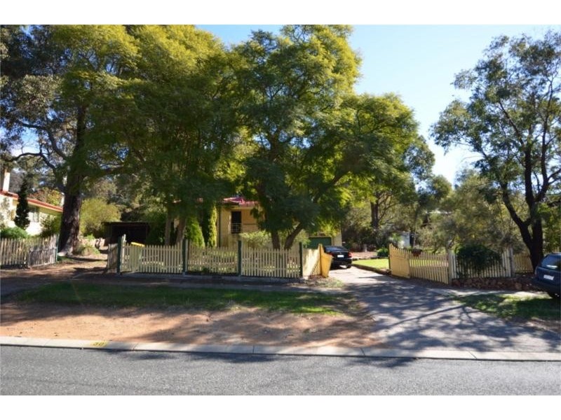 30 Lawnbrook Rd, Bickley WA 6076