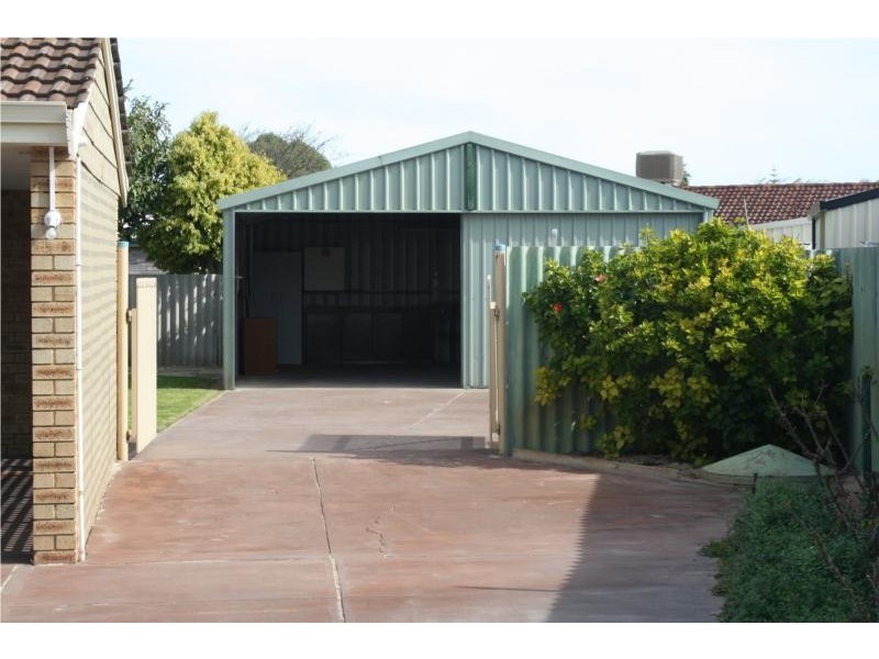 11 Compass Place, Waikiki WA 6169