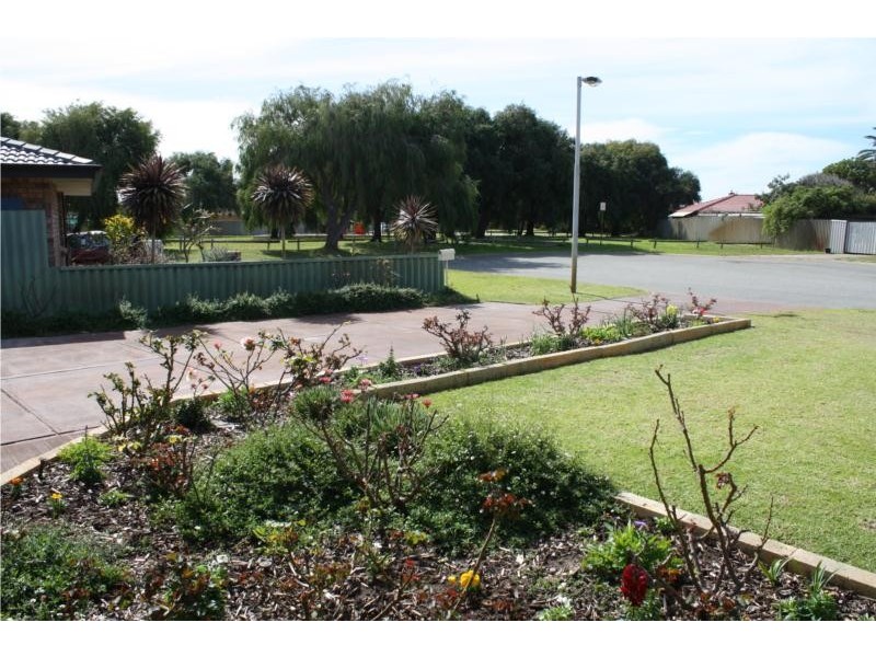 11 Compass Place, Waikiki WA 6169