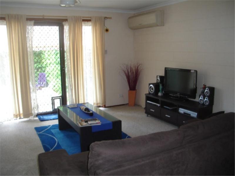 9 Aquila Court, Mermaid Waters QLD 4218