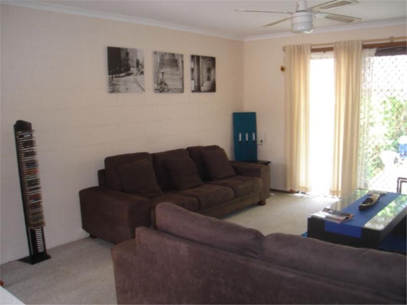 9 Aquila Court, Mermaid Waters QLD 4218