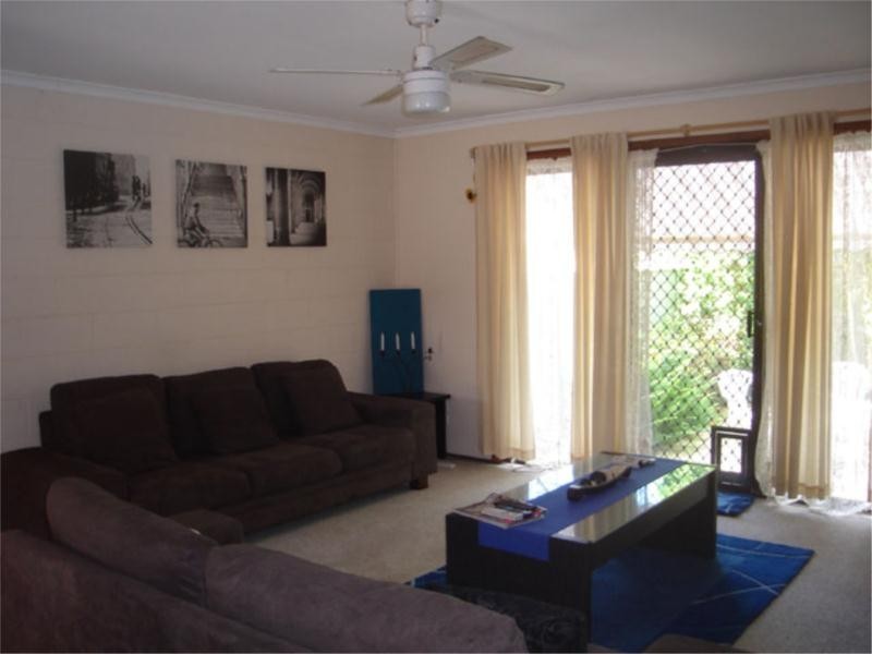 9 Aquila Court, Mermaid Waters QLD 4218