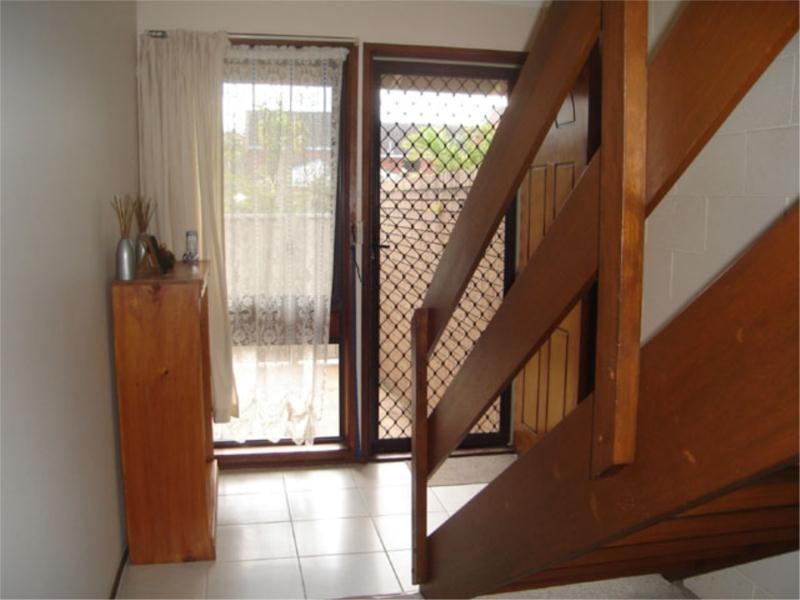 9 Aquila Court, Mermaid Waters QLD 4218