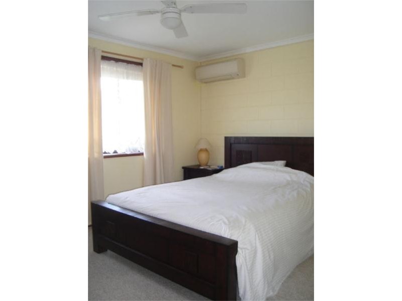 9 Aquila Court, Mermaid Waters QLD 4218