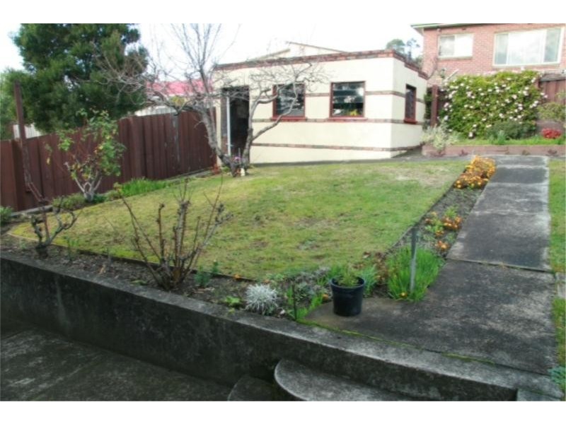 166 Augusta Road, Lenah Valley TAS 7008