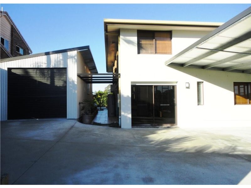 27 Wardoo Street, Southport QLD 4215