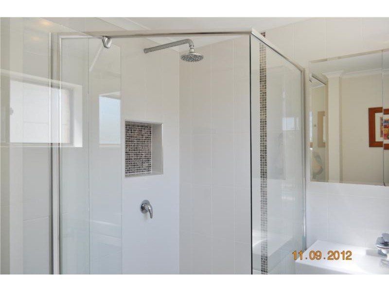 27 Wardoo Street, Southport QLD 4215