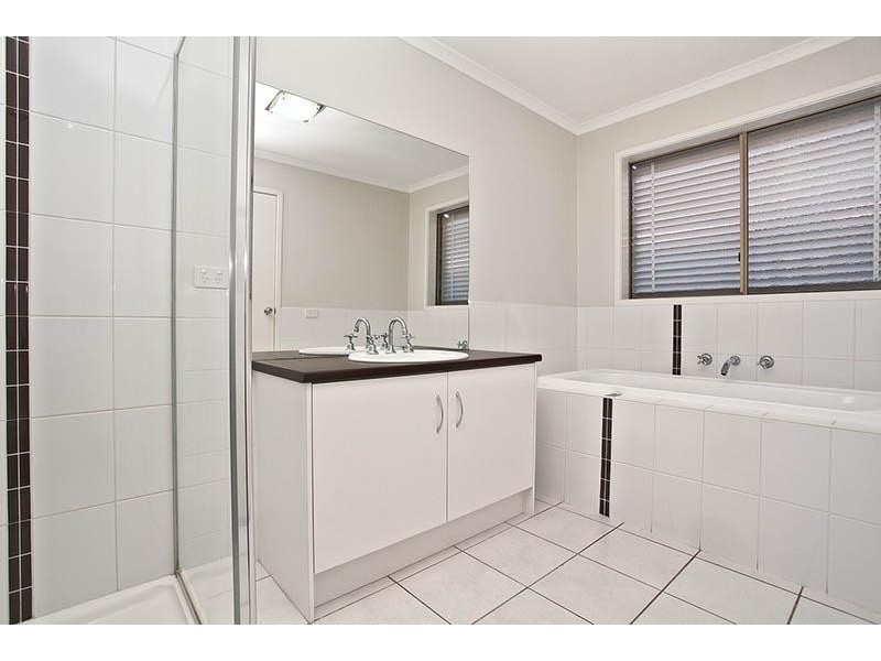 10 Silver Oak Street, Keysborough VIC 3173