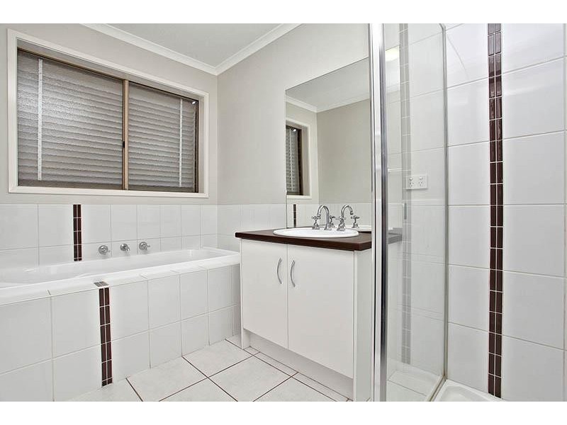 10 Silver Oak Street, Keysborough VIC 3173