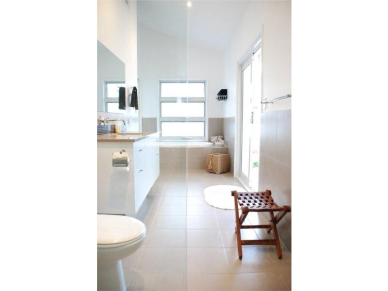 2 Booneen Burrow, Currumbin Valley QLD 4223