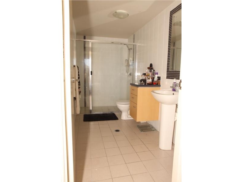 19 Thorn Street, Kangaroo Point QLD 4169