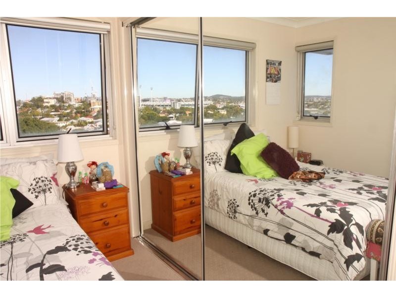 19 Thorn Street, Kangaroo Point QLD 4169