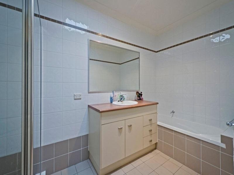 2/14 Redstart Ave, Upper Coomera QLD 4209