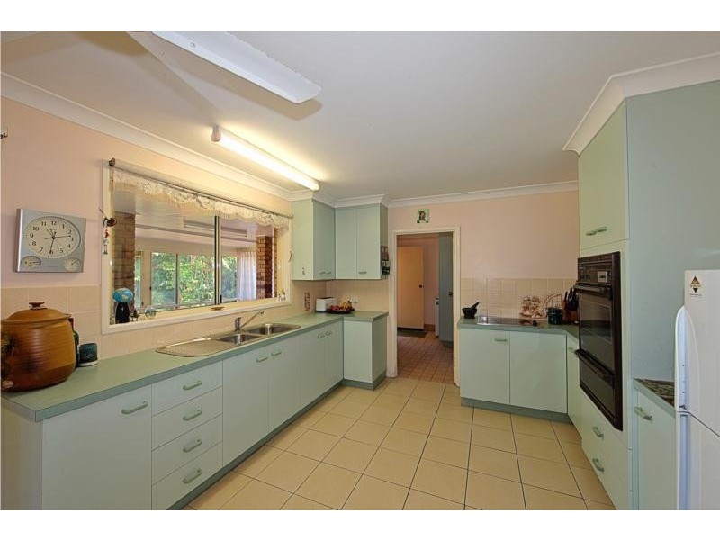 16 Emperor Drive, Elliott Heads QLD 4670