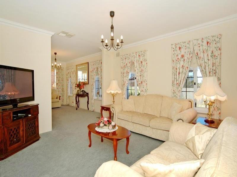 10 Baton Rouge Drive, Mindarie WA 6030