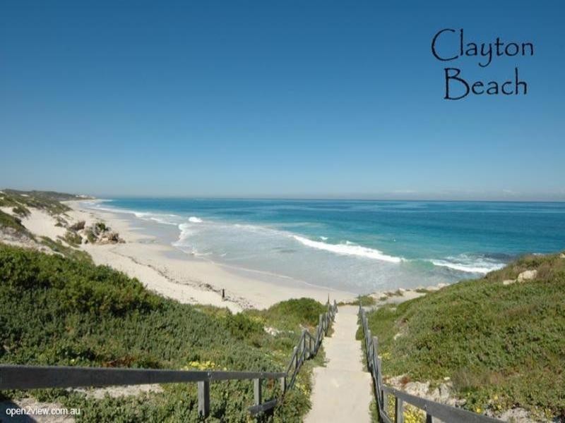 10 Baton Rouge Drive, Mindarie WA 6030