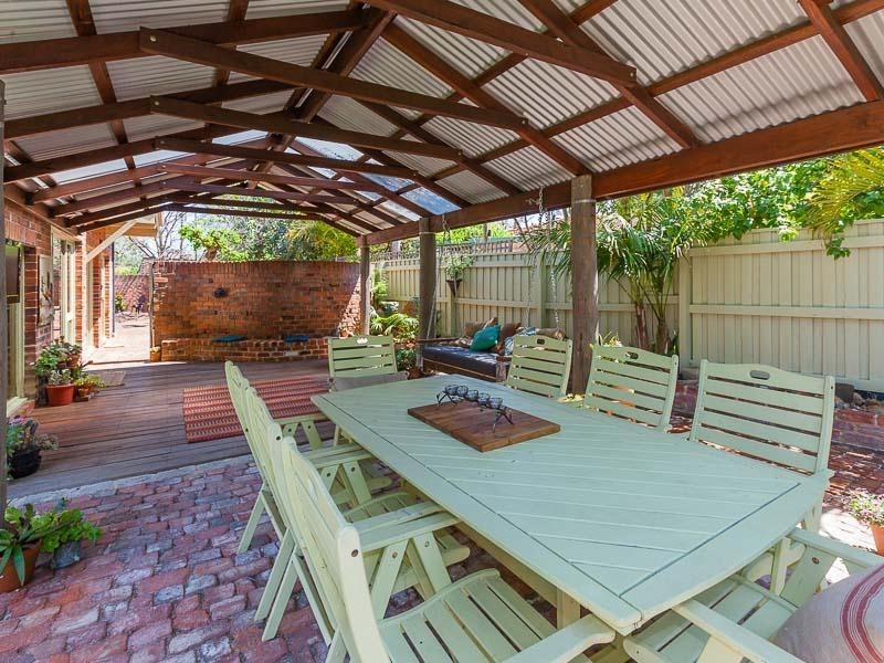 16 Lachlan Road, Thornlie WA 6108