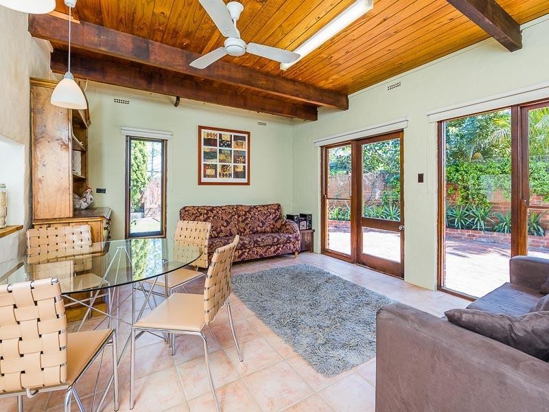 16 Lachlan Road, Thornlie WA 6108