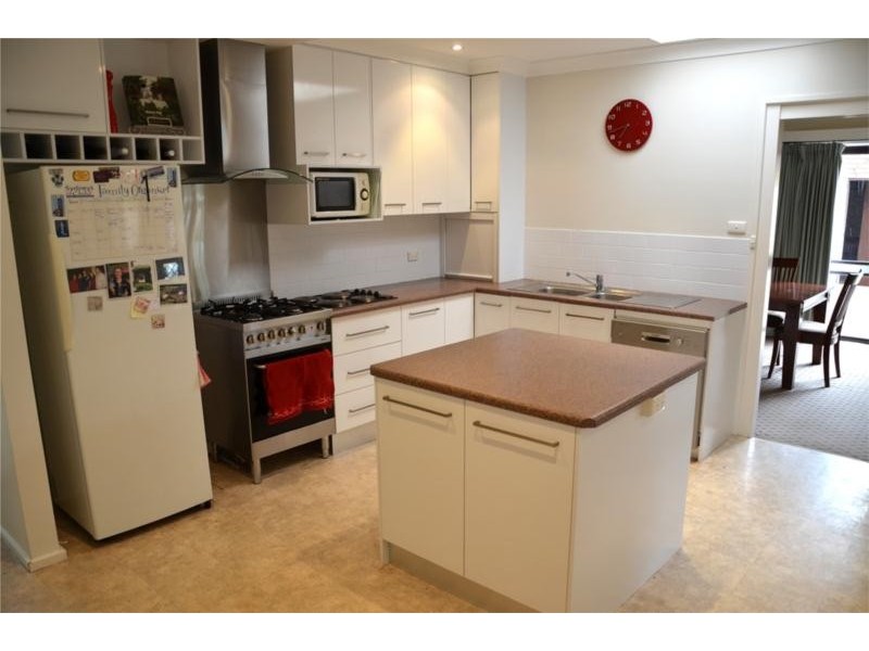 68 Balmoral Crescent, Wagga Wagga NSW 2650