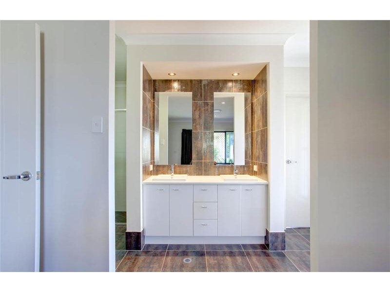 60 Taylor Road, Veteran QLD 4570