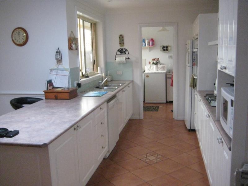 21 Bracken Close, Cameron Park NSW 2285