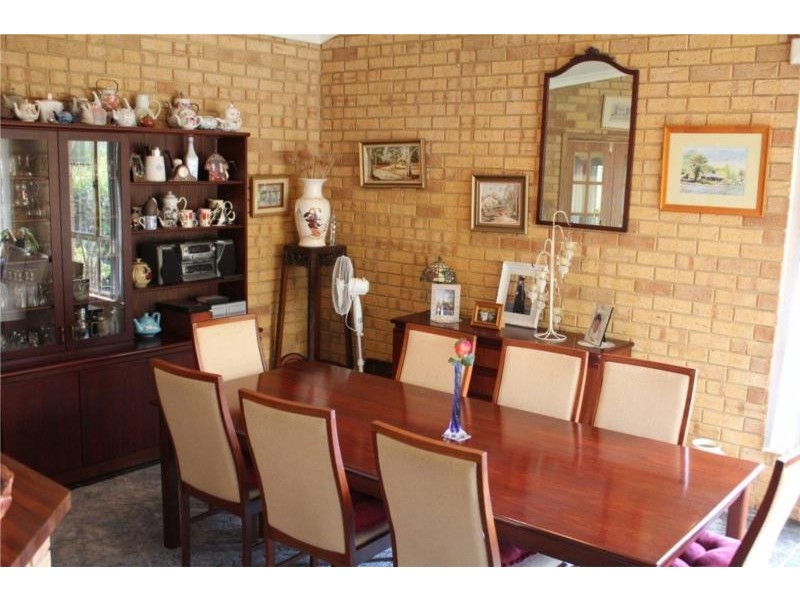 18 Chardonnay Grove, Mount Nasura WA 6112